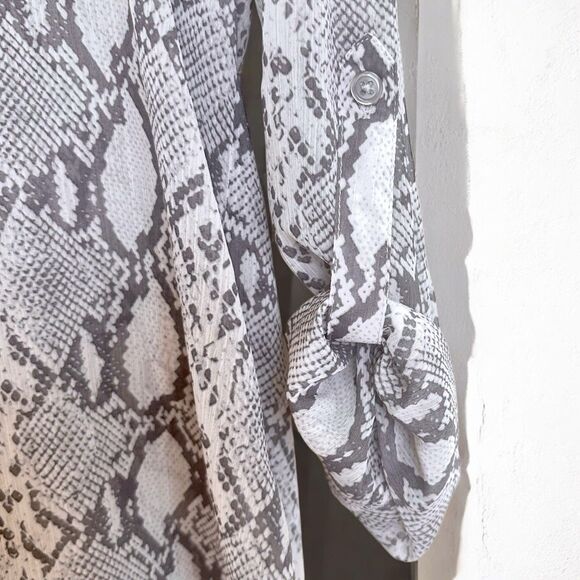Kut from Kloth Shirt Womens Gray Snakeskin Sheer Size L Rocker Festival Edgy - Picture 9 of 14